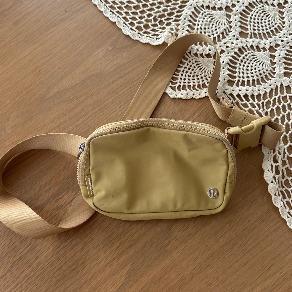 Lulu Lemon Belt Bag Golden Sand Yellow